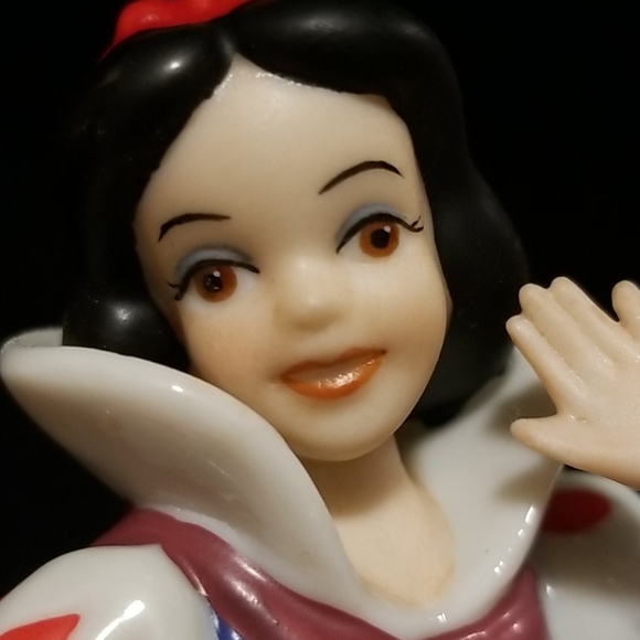 Disney, Snow White mini statue - Picture 14 of 16